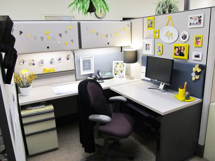 How to decorate a small work office