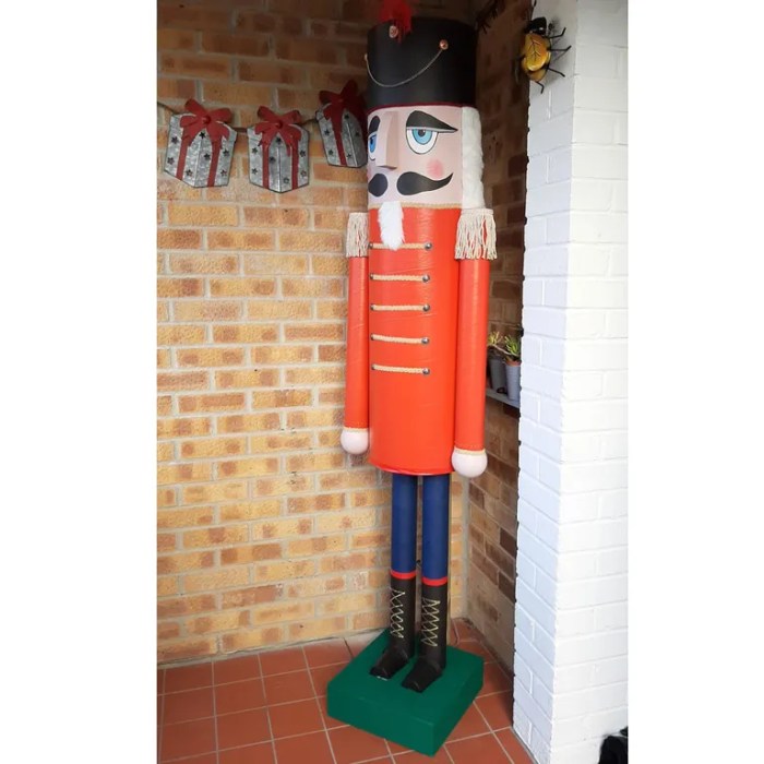 How to make a large nutcracker decoration