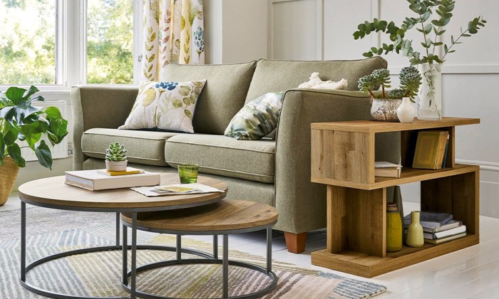 How to decorate center table in living room